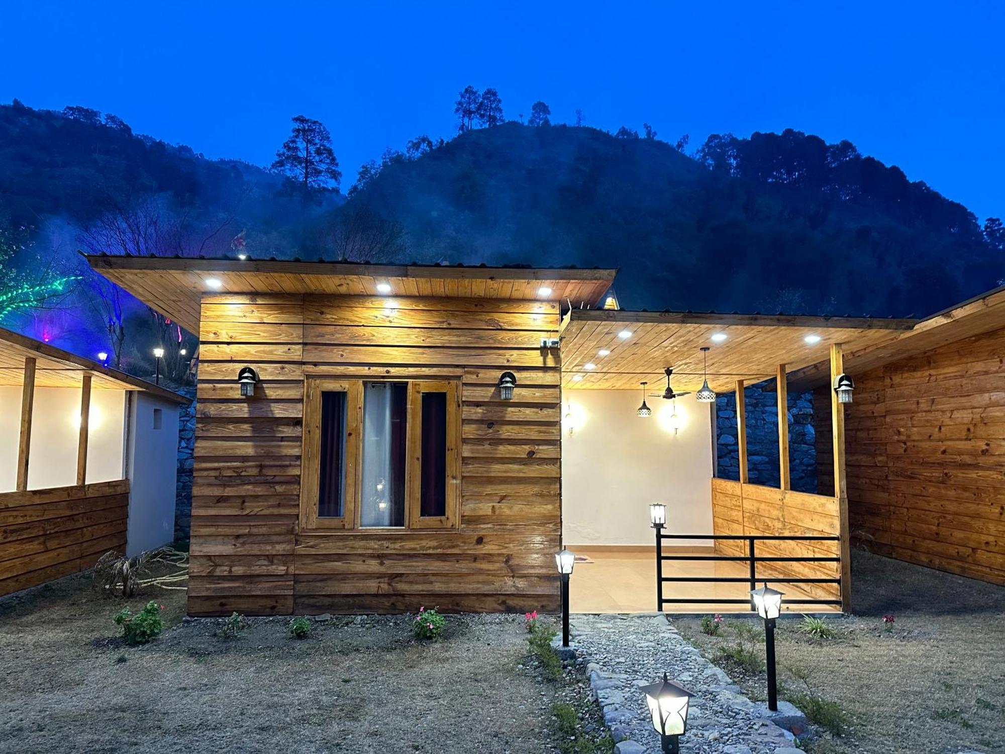 Cabana Riverside Resort - Kainchi Dham ناينيتال المظهر الخارجي الصورة