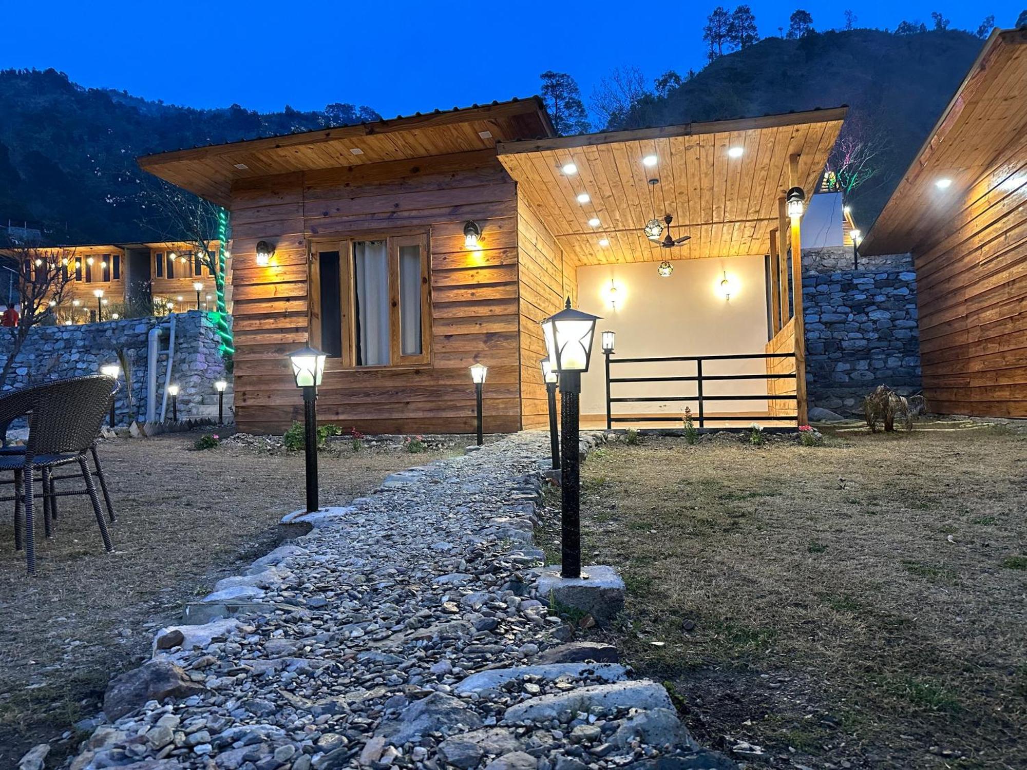 Cabana Riverside Resort - Kainchi Dham ناينيتال المظهر الخارجي الصورة