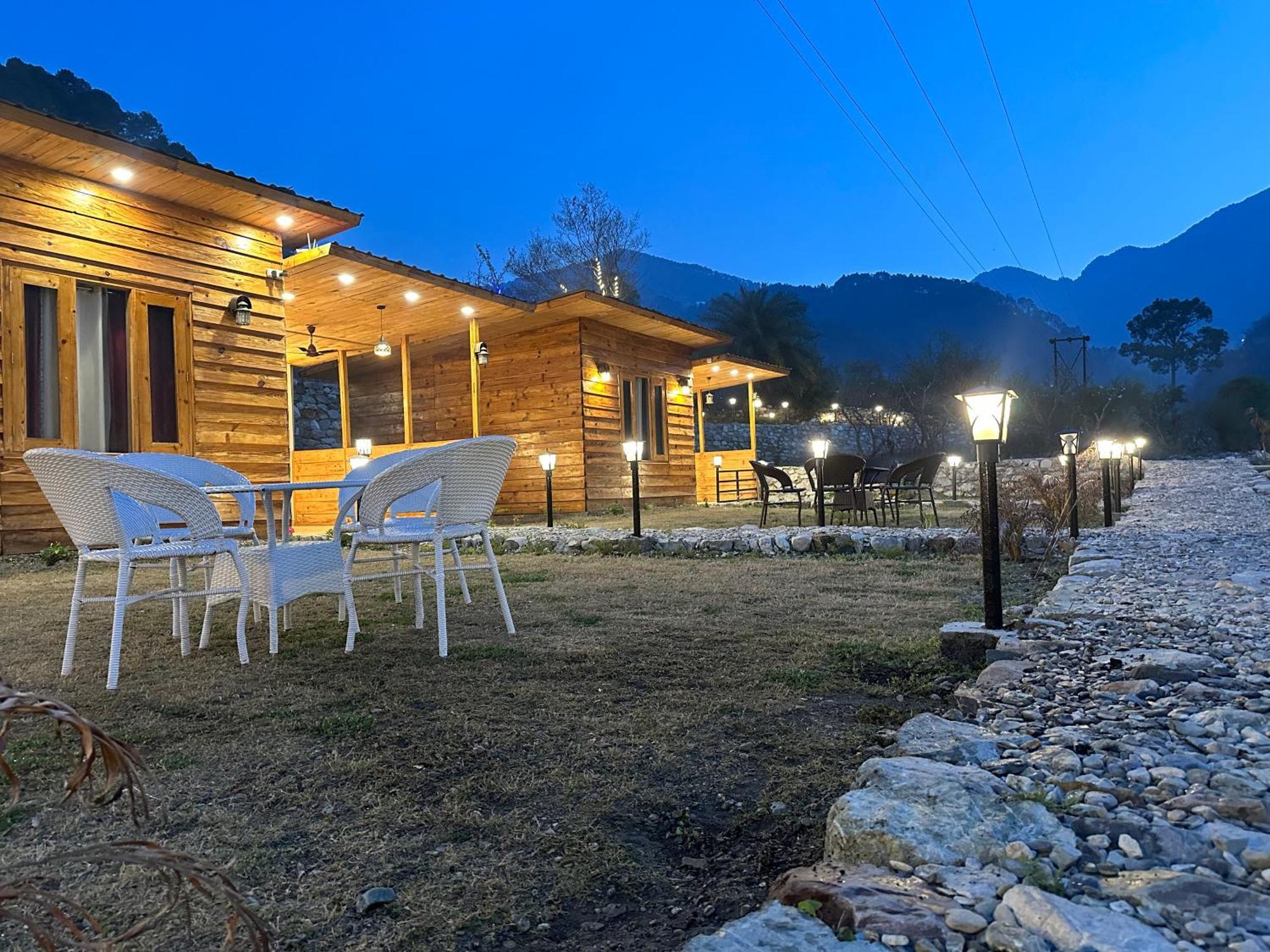 Cabana Riverside Resort - Kainchi Dham ناينيتال المظهر الخارجي الصورة