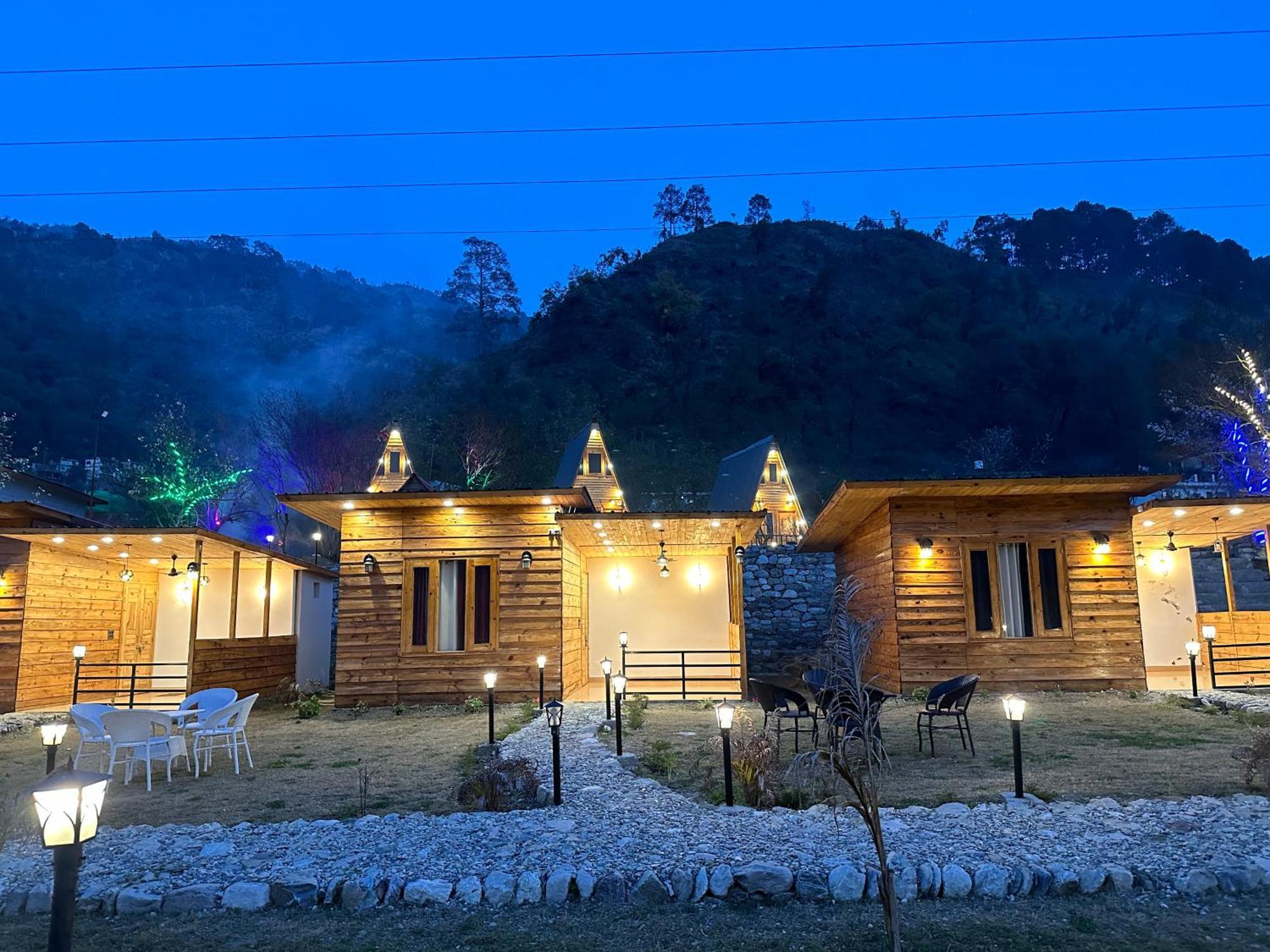 Cabana Riverside Resort - Kainchi Dham ناينيتال المظهر الخارجي الصورة