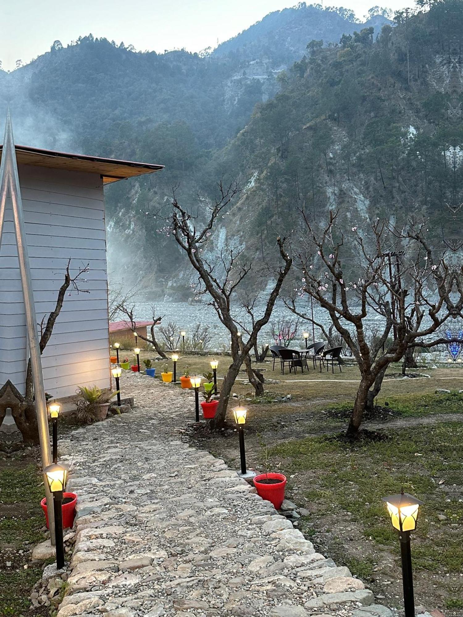 Cabana Riverside Resort - Kainchi Dham ناينيتال المظهر الخارجي الصورة
