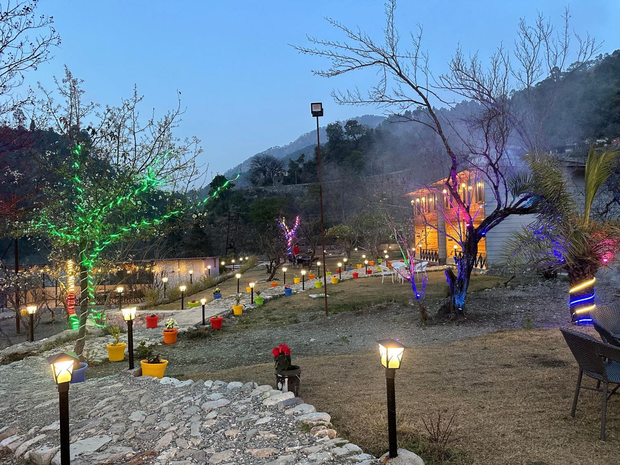 Cabana Riverside Resort - Kainchi Dham ناينيتال المظهر الخارجي الصورة