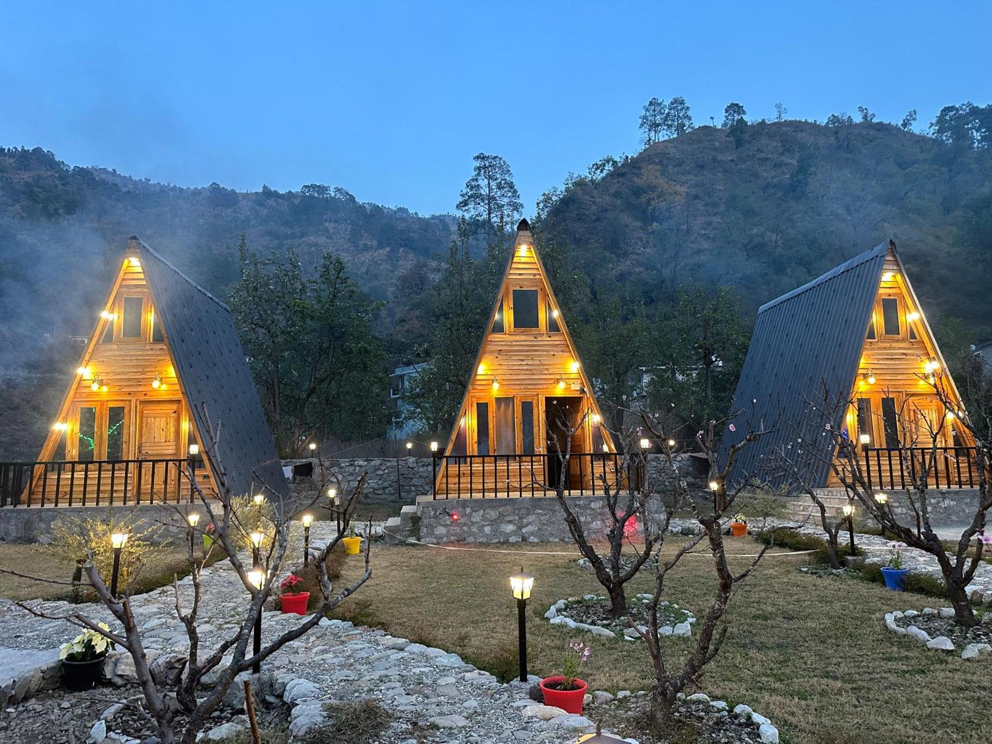 Cabana Riverside Resort - Kainchi Dham ناينيتال المظهر الخارجي الصورة