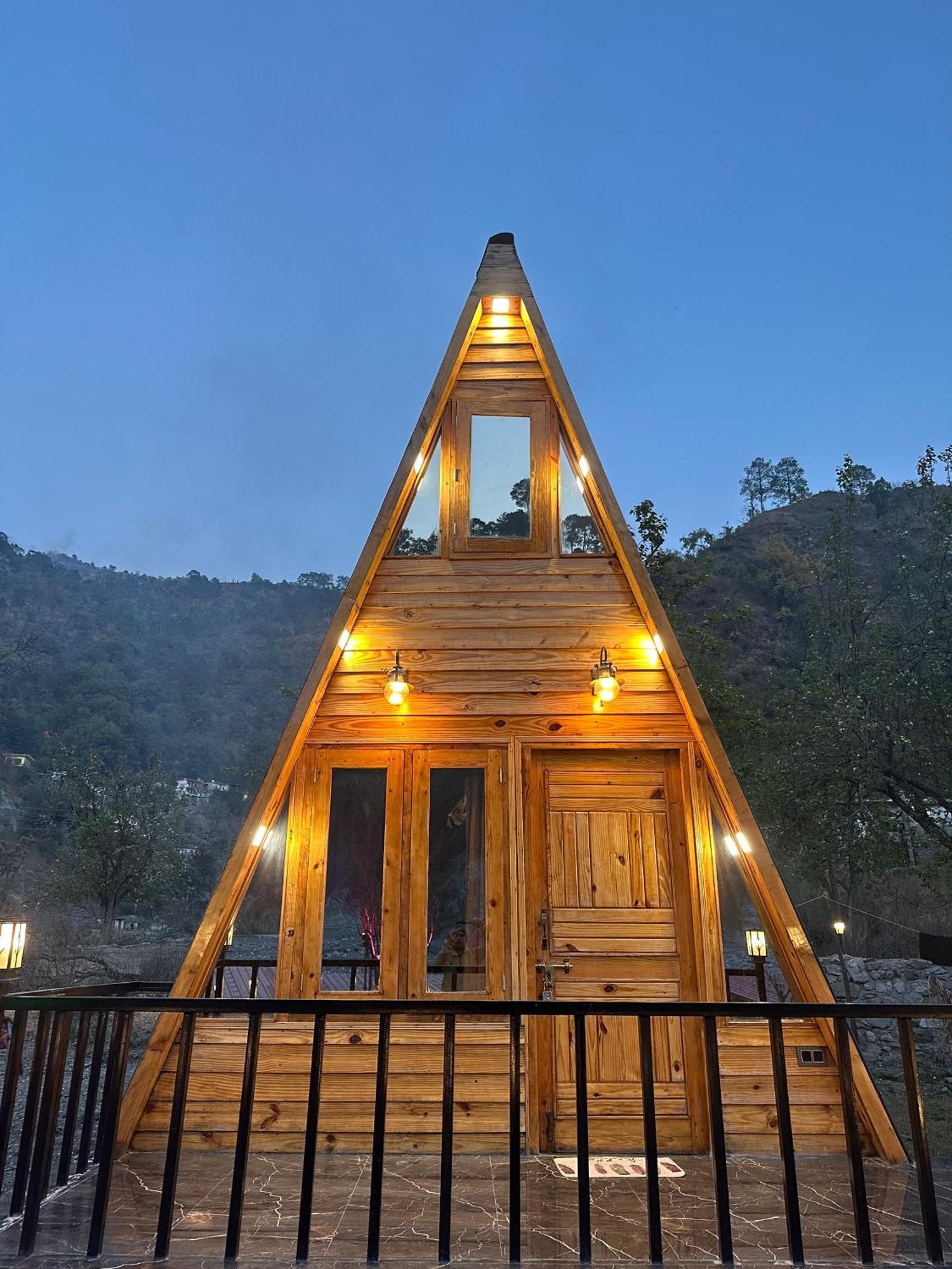 Cabana Riverside Resort - Kainchi Dham ناينيتال المظهر الخارجي الصورة