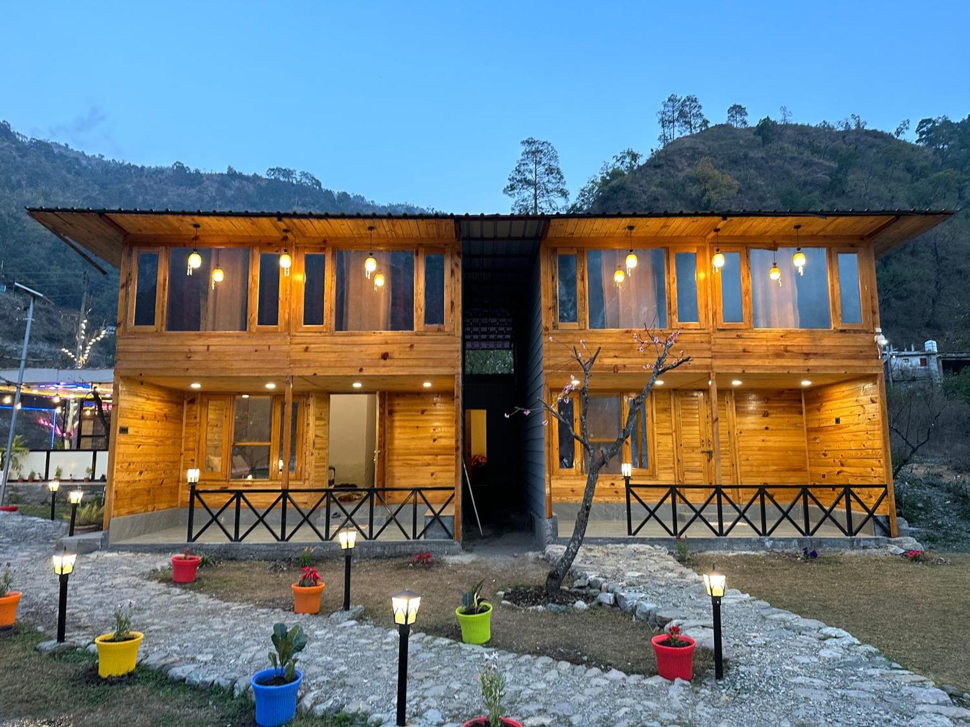 Cabana Riverside Resort - Kainchi Dham ناينيتال المظهر الخارجي الصورة