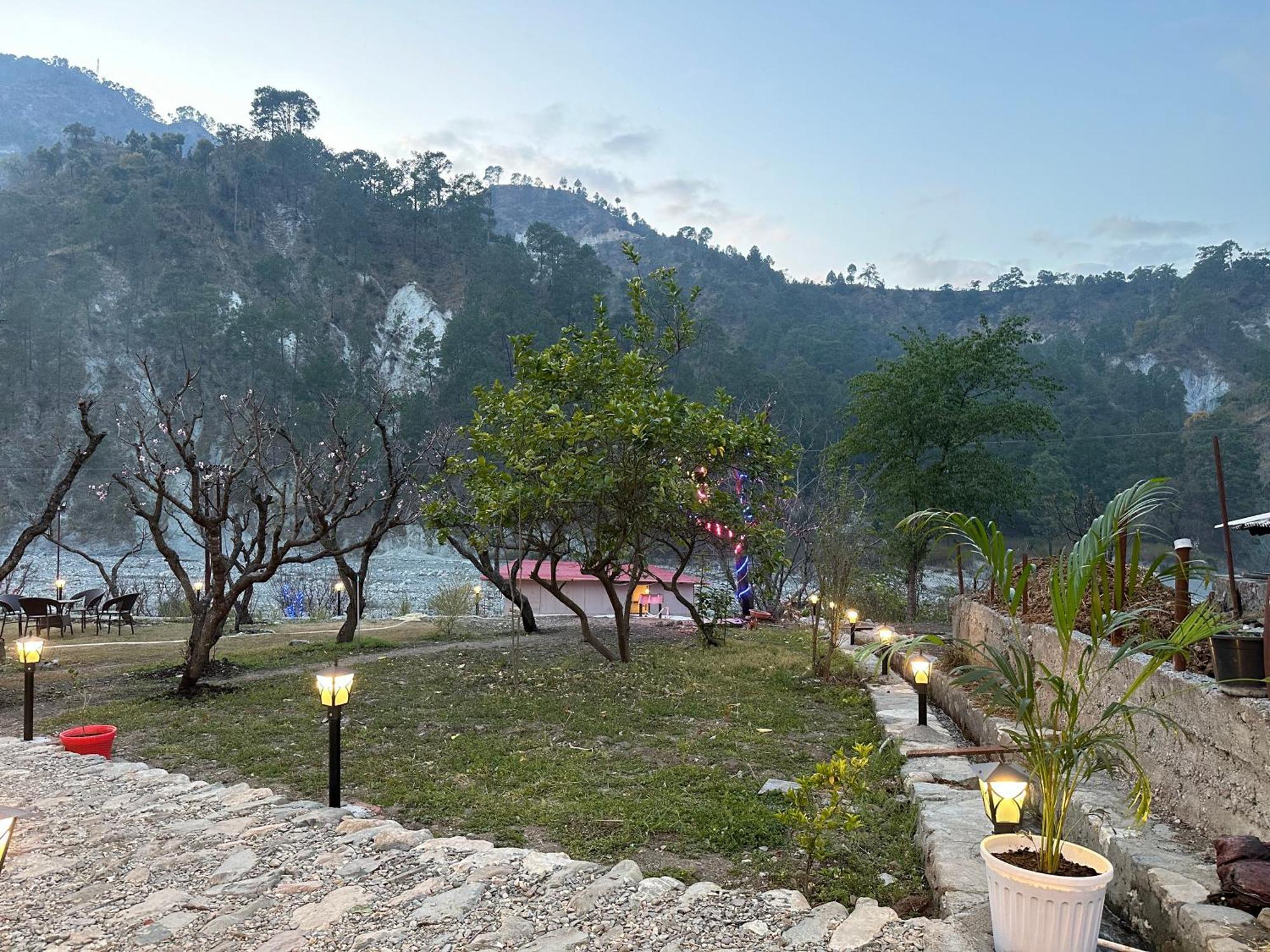 Cabana Riverside Resort - Kainchi Dham ناينيتال المظهر الخارجي الصورة