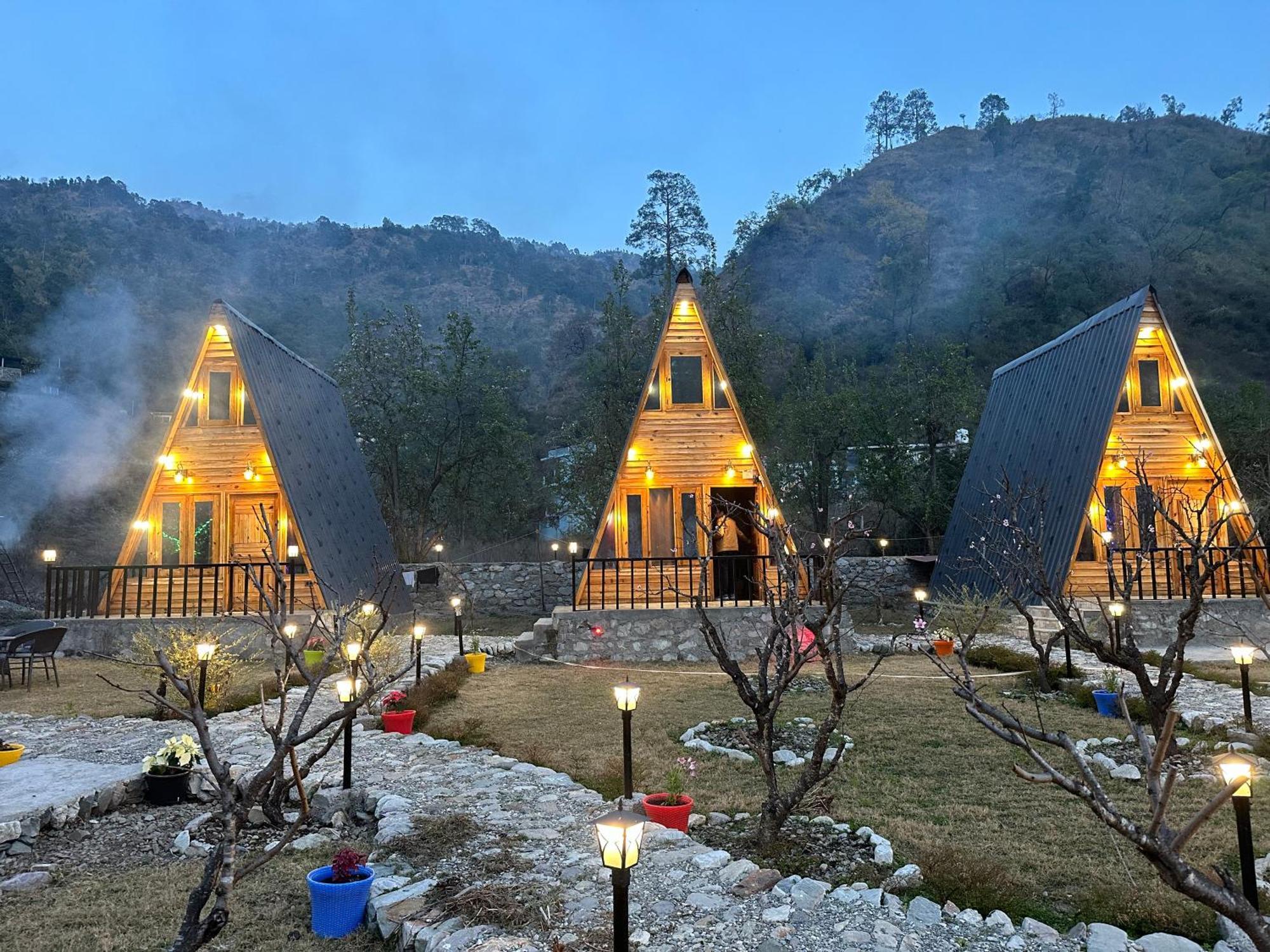 Cabana Riverside Resort - Kainchi Dham ناينيتال المظهر الخارجي الصورة