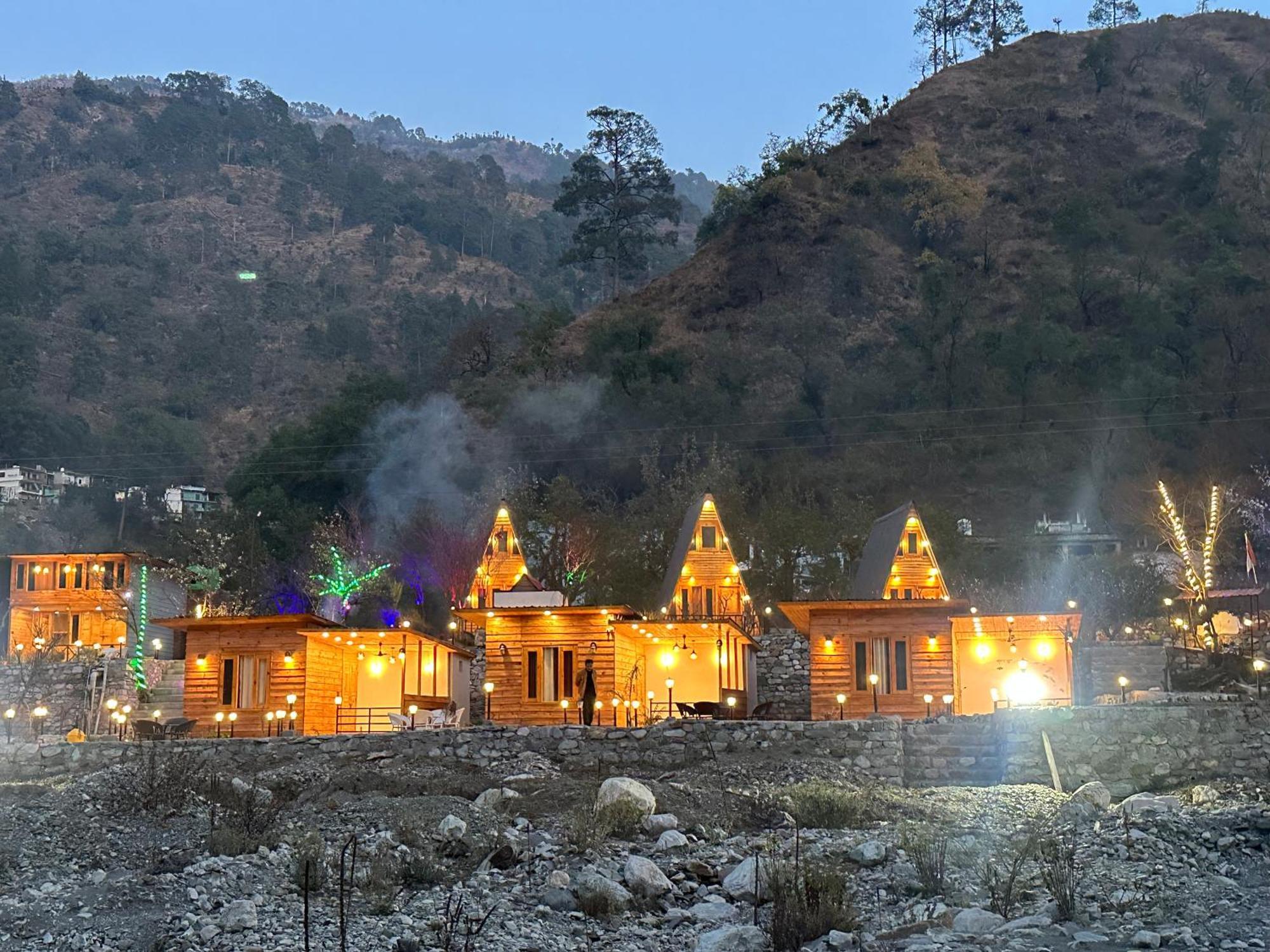 Cabana Riverside Resort - Kainchi Dham ناينيتال المظهر الخارجي الصورة